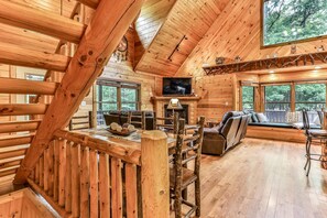 Smart TV, fireplace, stereo - Dancing Bears Cabin - Secluded 3-Bedroom, 3.5-Bath Luxury Cabin with Hot Tub (Mineral Bluff)