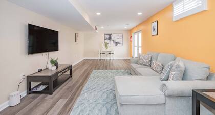 Charming Modern 2-bedroom apartment near DC with free parking