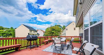 Charming Modern 2-bedroom apartment near DC with free parking