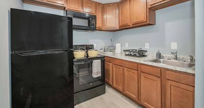 Charming Modern 2-bedroom apartment near DC with free parking