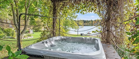 Bañera de hidromasaje al aire libre