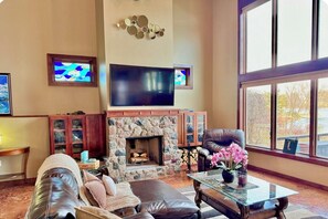TV, fireplace