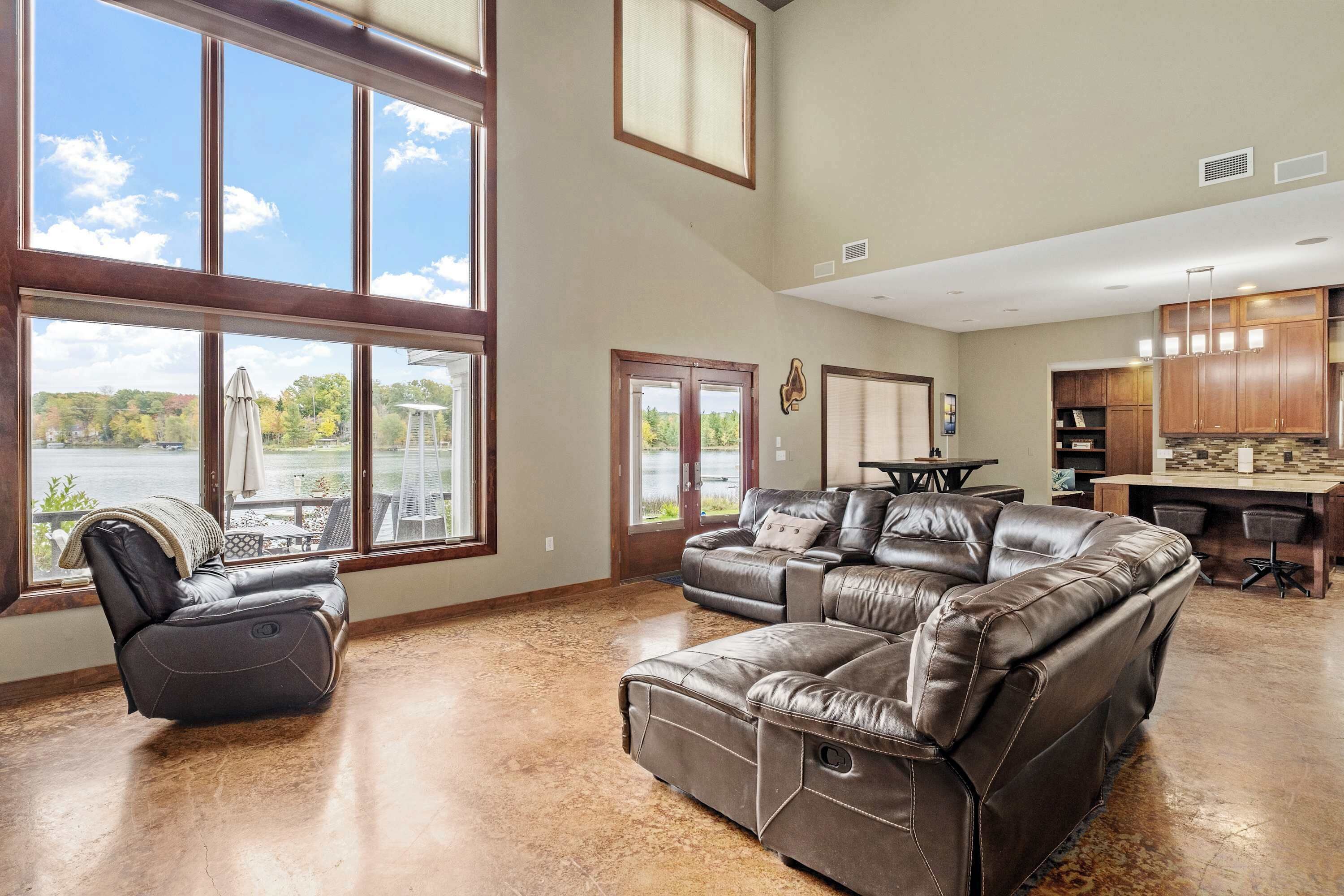 TV, fireplace, offices