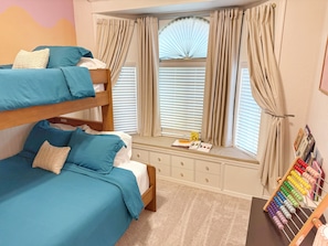 3 bedrooms, desk, iron/ironing board, travel cot