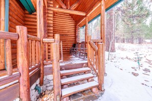 Property grounds - New! Bearadise ~ Summit Lodge (Big Bear Lake)