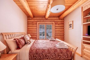 4 bedrooms, WiFi, bed sheets