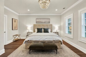 3 bedrooms, desk, iron/ironing board, free WiFi