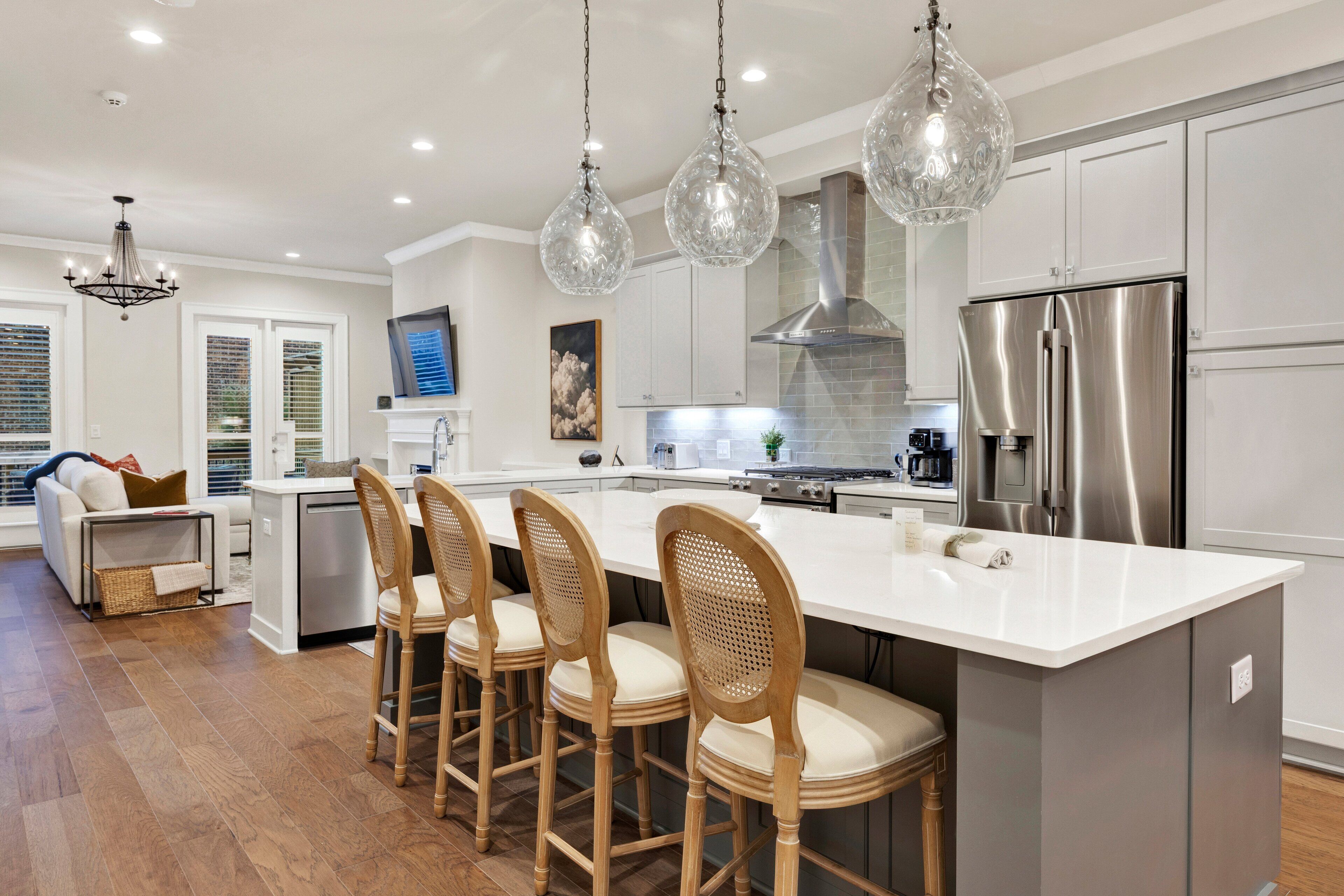 ثلاجة، ميكروويف، فرن، موقد طهي مسطح