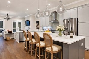 Interior - Designer Eastern Wharf Townhouse | Monkey Bath | Walk Everywhere (Savannah)