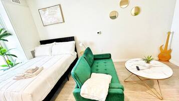 1 makuuhuone, silitysrauta/-lauta, Wi-Fi