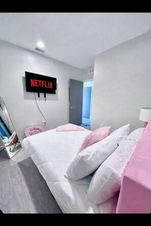 1 bedroom, desk, iron/ironing board, WiFi