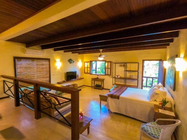 Family Chalet, Balcony, Garden View | Peti besi dalam bilik, langsir/tirai gelap terus, Wi-fi percuma 
