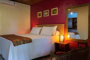 Tweepersoonskamer, balkon, uitzicht op tuin | Een kluis op de kamer, verduisterende gordijnen, gratis wifi