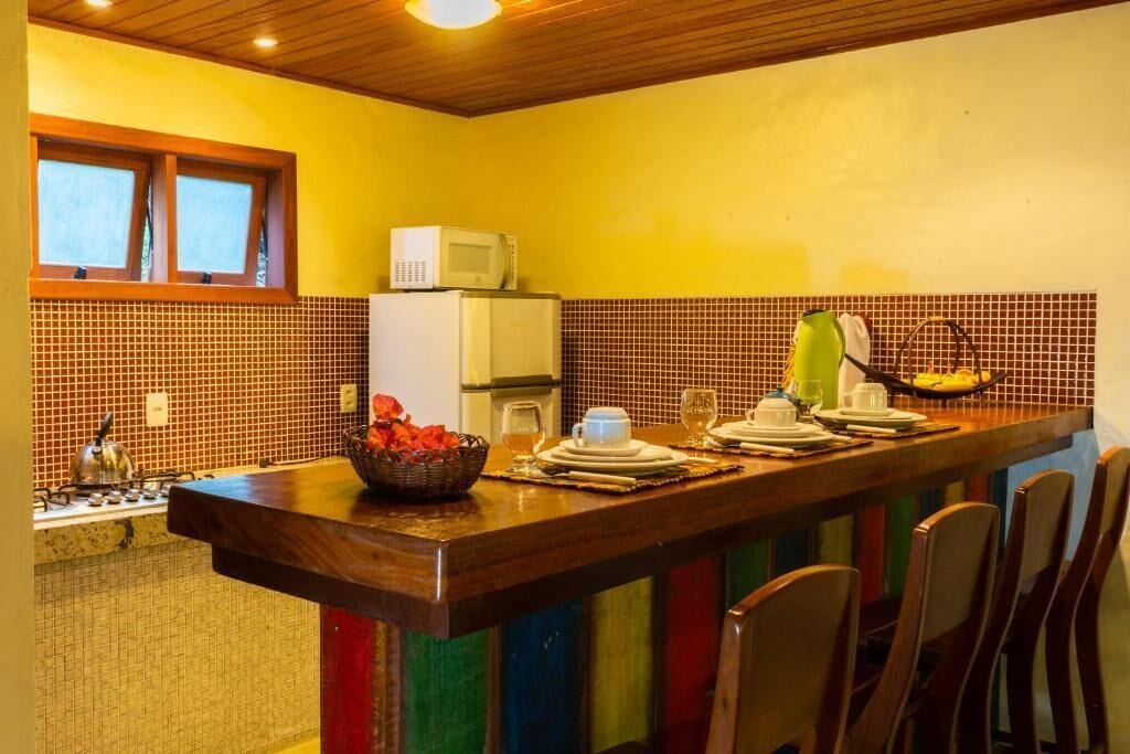 Chalé família, sacada, vista para o jardim | Cozinha privada