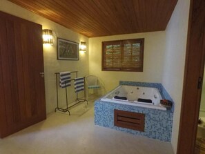 Family Chalet, Balcony, Garden View | Bathroom - Pousada Atmosphera (Porto Seguro)