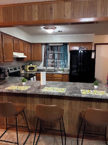 Tranquil 2-bedroom house with AC in Leesville