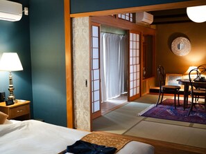 ألحفة محشوة بالريش وواي فاي مجانًا وملاءات أسرّة