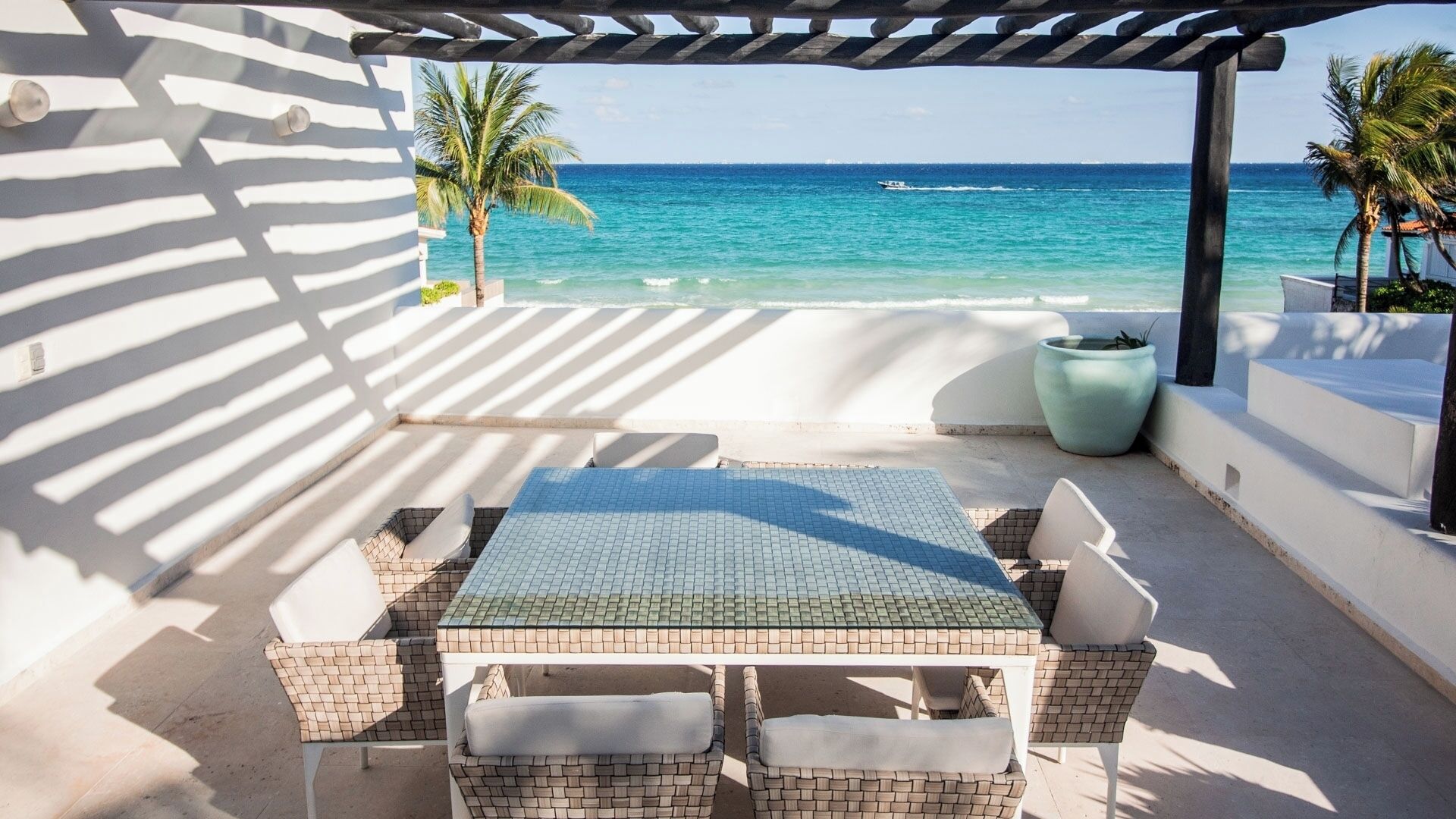 屋外ダイニングエリア