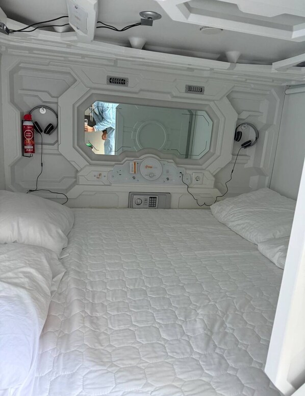Shared Dormitory, 1 Bedroom, Patio, Garden View | 1 bedroom