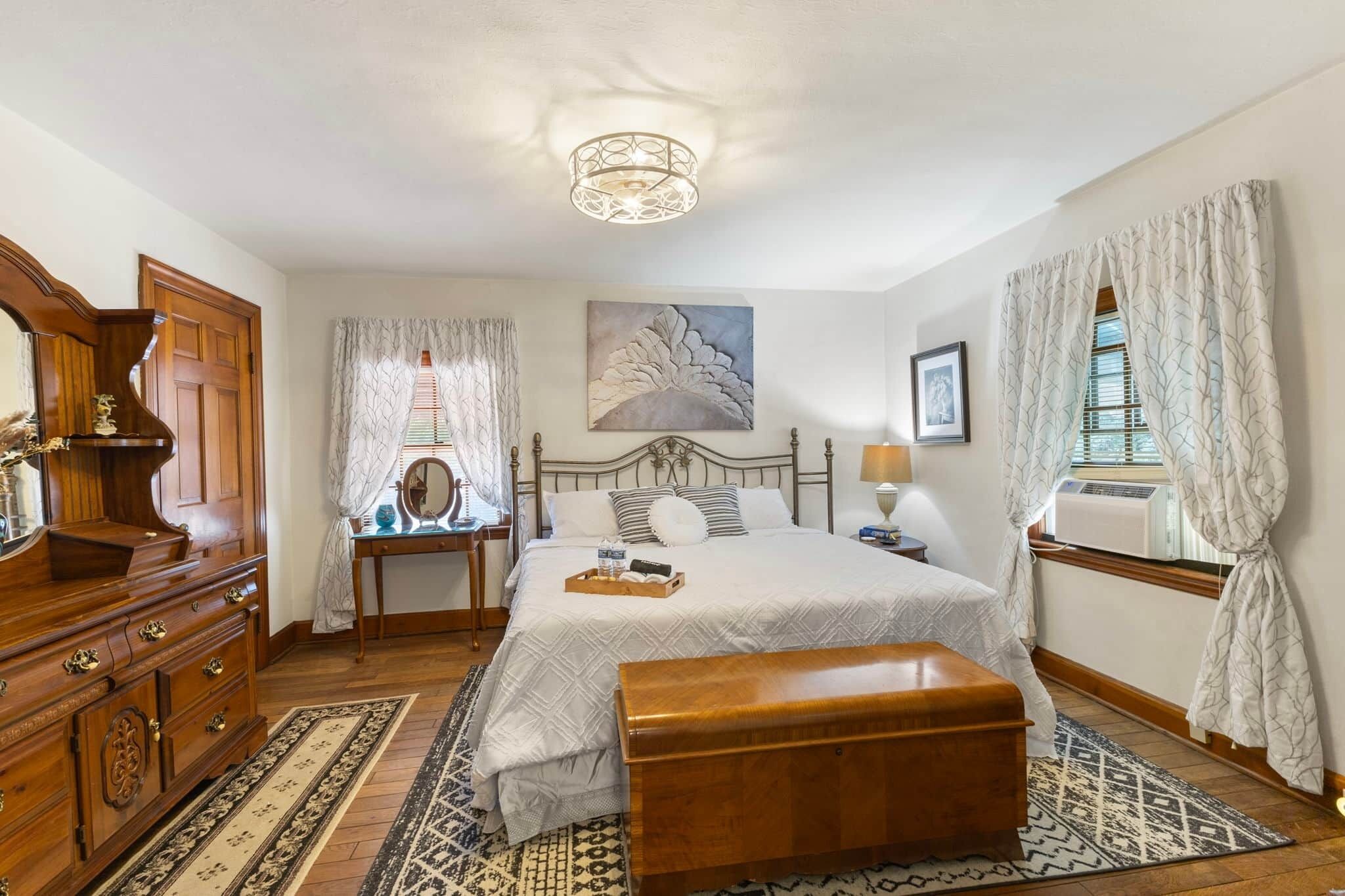 3 bedrooms, desk, travel crib, free WiFi