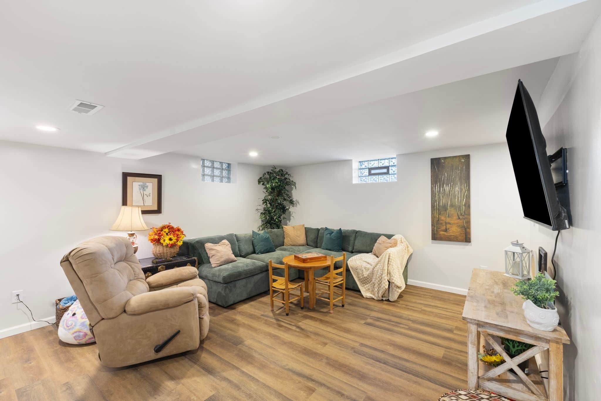 Smart TV, fireplace, books, music library