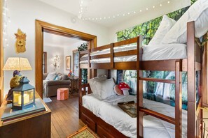 3 slaapkamers, een bureau, reisbedje, gratis wifi