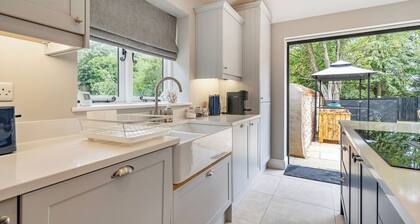 Coach House with Hot Tub in Idyllic Bury St Edmunds