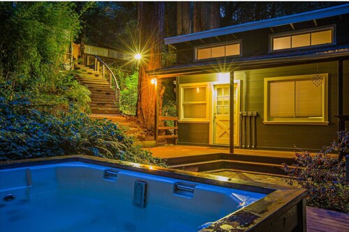 Escape to Ananda | Hot Tub, River & Wineries