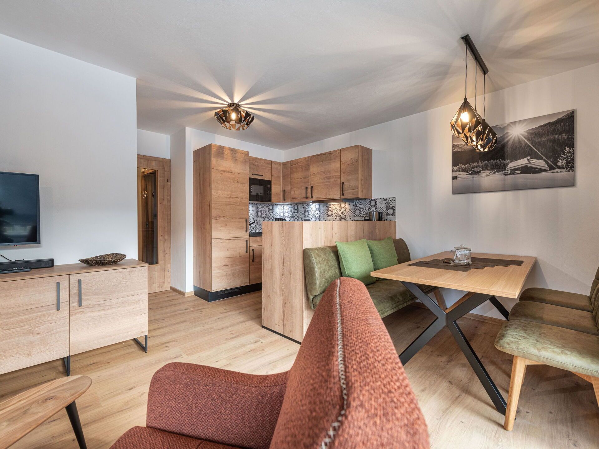 Gemütliche Wohnung Für 8 Gäste Mit  W-lan, Pool, Tv, Balkon Und Haustiere Erlaubt - Viehhofen