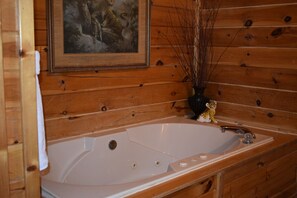 Hair dryer, towels - 4 bedrooms and loft sleeps 12 with view pool table 2 levels of decks and hot tub (Sevierville)