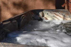 Outdoor spa tub - 4 bedrooms and loft sleeps 12 with view  pool table 2 levels of decks and hot tub (Sevierville)