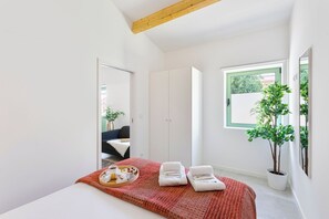 1 bedroom, iron/ironing board, internet, bed sheets