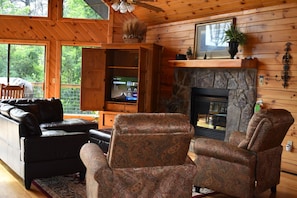 Smart TV, fireplace