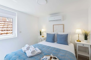 2 bedrooms, iron/ironing board, travel cot, free WiFi