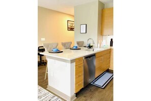 Micro-ondes, four, lave-vaisselle