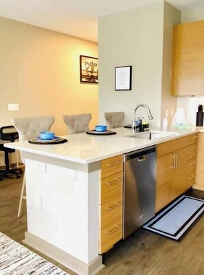 Mikrowelle, Ofen, Geschirrspüler