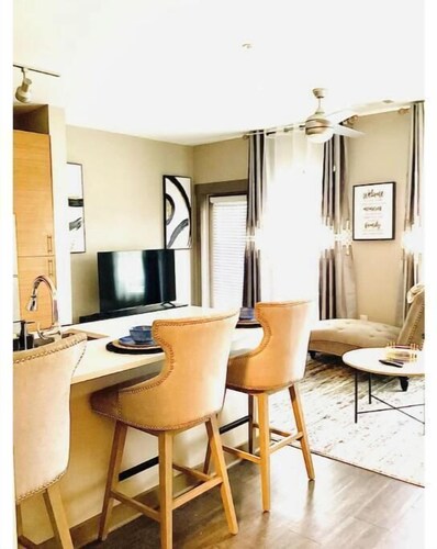 Cozy Uptown apartment with Gym and Swimming pool