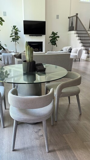 Dining - Exquisitely Decorated Spacious 4-bedroom Home close to Airport (Fairburn)