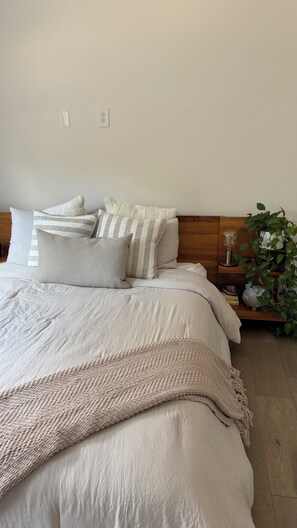 4 bedrooms, WiFi, bed sheets