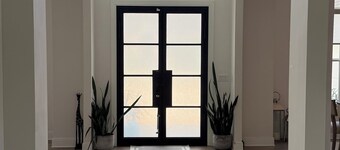 Exquisitely Decorated Spacious 4-bedroom Home close to Airport