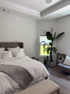 4 bedrooms, WiFi, bed sheets - Exquisitely Decorated Spacious 4-bedroom Home close to Airport (Fairburn)