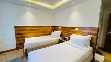 Caja de seguridad en la habitación y escritorio