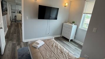 Iron/ironing board, WiFi, bed sheets