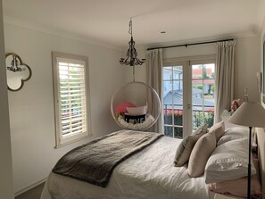 3 slaapkamers, een strijkplank/strijkijzer, wifi, beddengoed