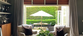 Luxury Living in Remuera Family Home w Pool - Prime Location