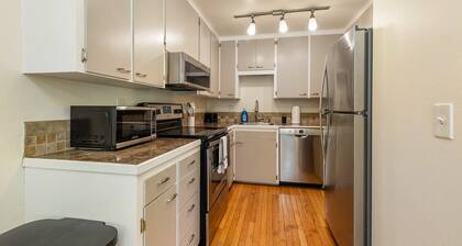 Family-friendly 2BR Home in Lynnwood w Parking