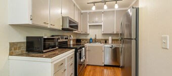 Family-friendly 2BR Home in Lynnwood w Parking