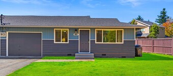 Spacious 2BR Duplex Family Group Friendly