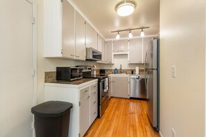 House | 2 bedrooms - Family-friendly 2BR Home in Lynnwood w Parking (Lynnwood)