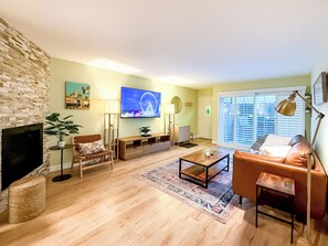 TV - Cozy Studio City Apt with Large Patio & Gated Parking (Los Angeles)